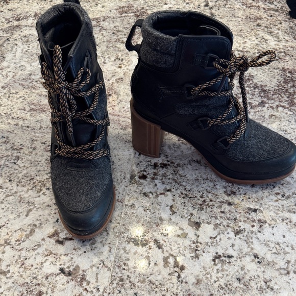 Sorel Black and Gray Lace-Up Boots - Picture 2 of 6